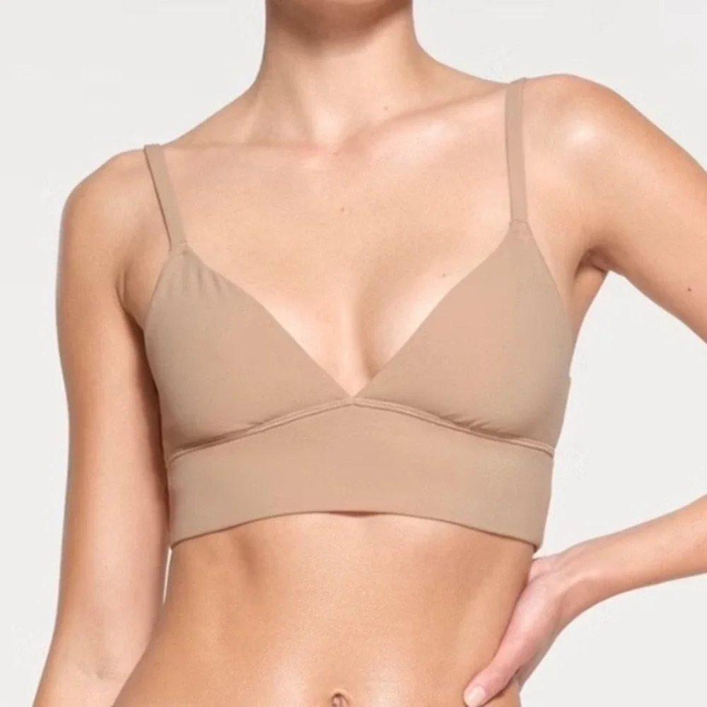 SKIMS Fits Everybody Triangle Longline Bralette Clay Nude Medium Lingerie Lounge - Picture 1 of 10